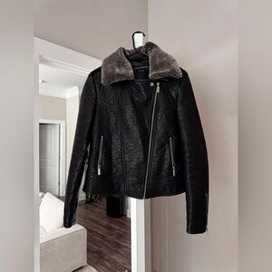 Leather jacket with collar!
